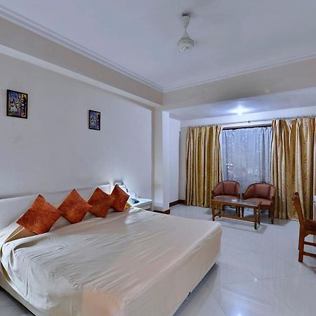 בהופאל Hotel Surendra Vilas מראה חיצוני תמונה