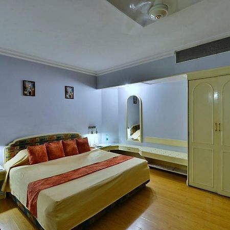 בהופאל Hotel Surendra Vilas מראה חיצוני תמונה