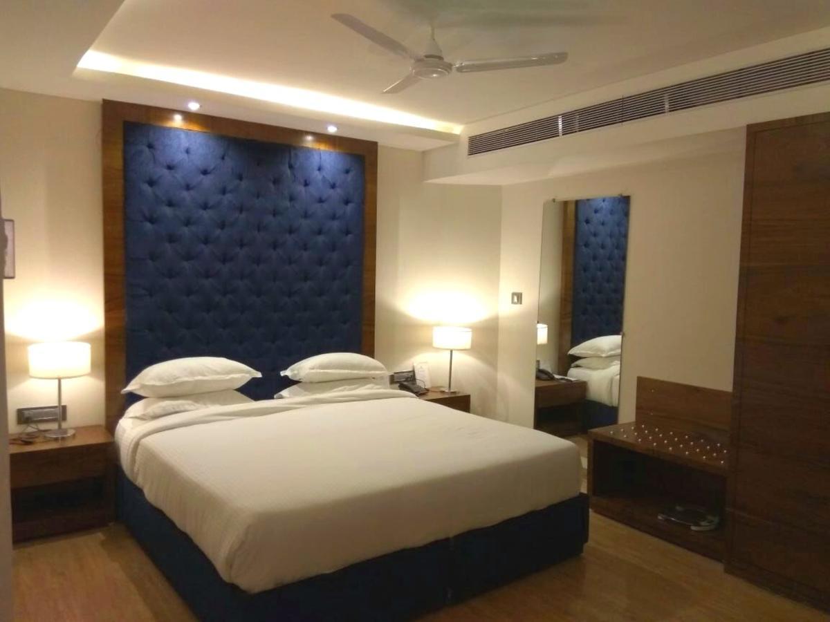 בהופאל Hotel Surendra Vilas מראה חיצוני תמונה