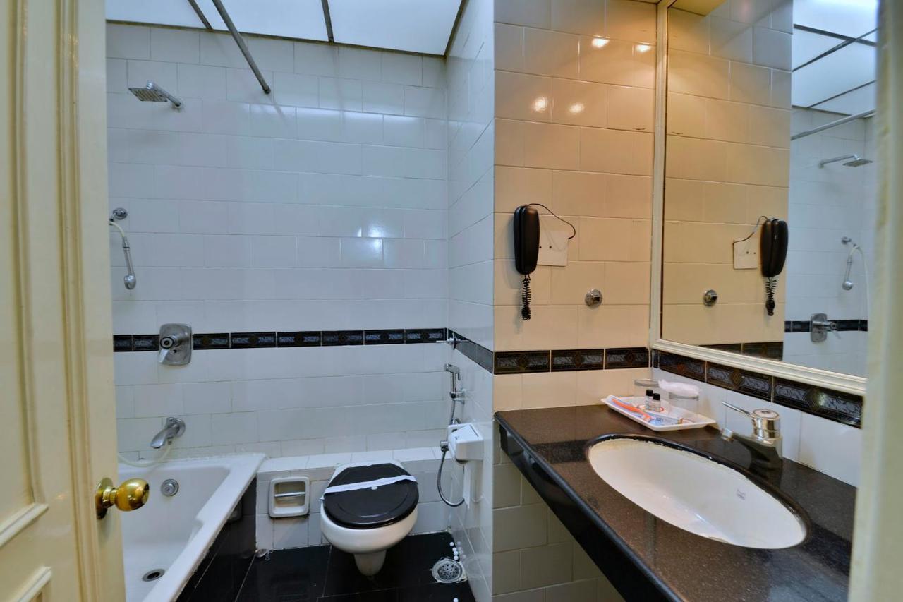 בהופאל Hotel Surendra Vilas מראה חיצוני תמונה