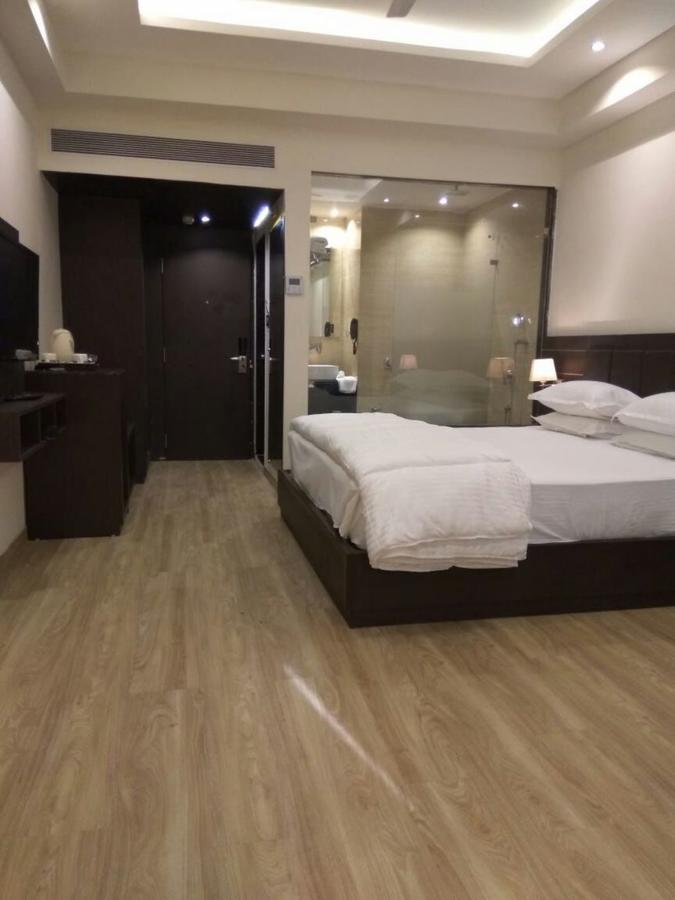 בהופאל Hotel Surendra Vilas מראה חיצוני תמונה