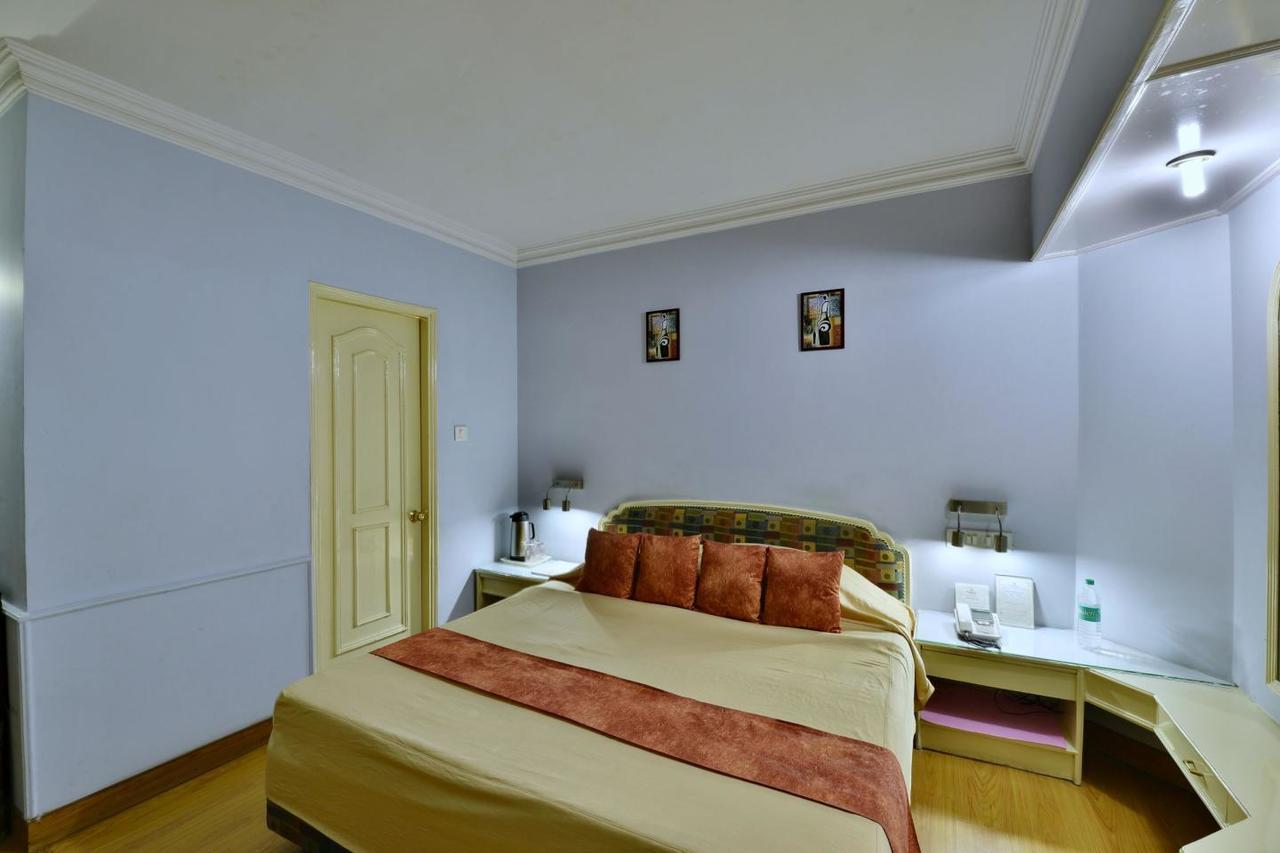 בהופאל Hotel Surendra Vilas מראה חיצוני תמונה