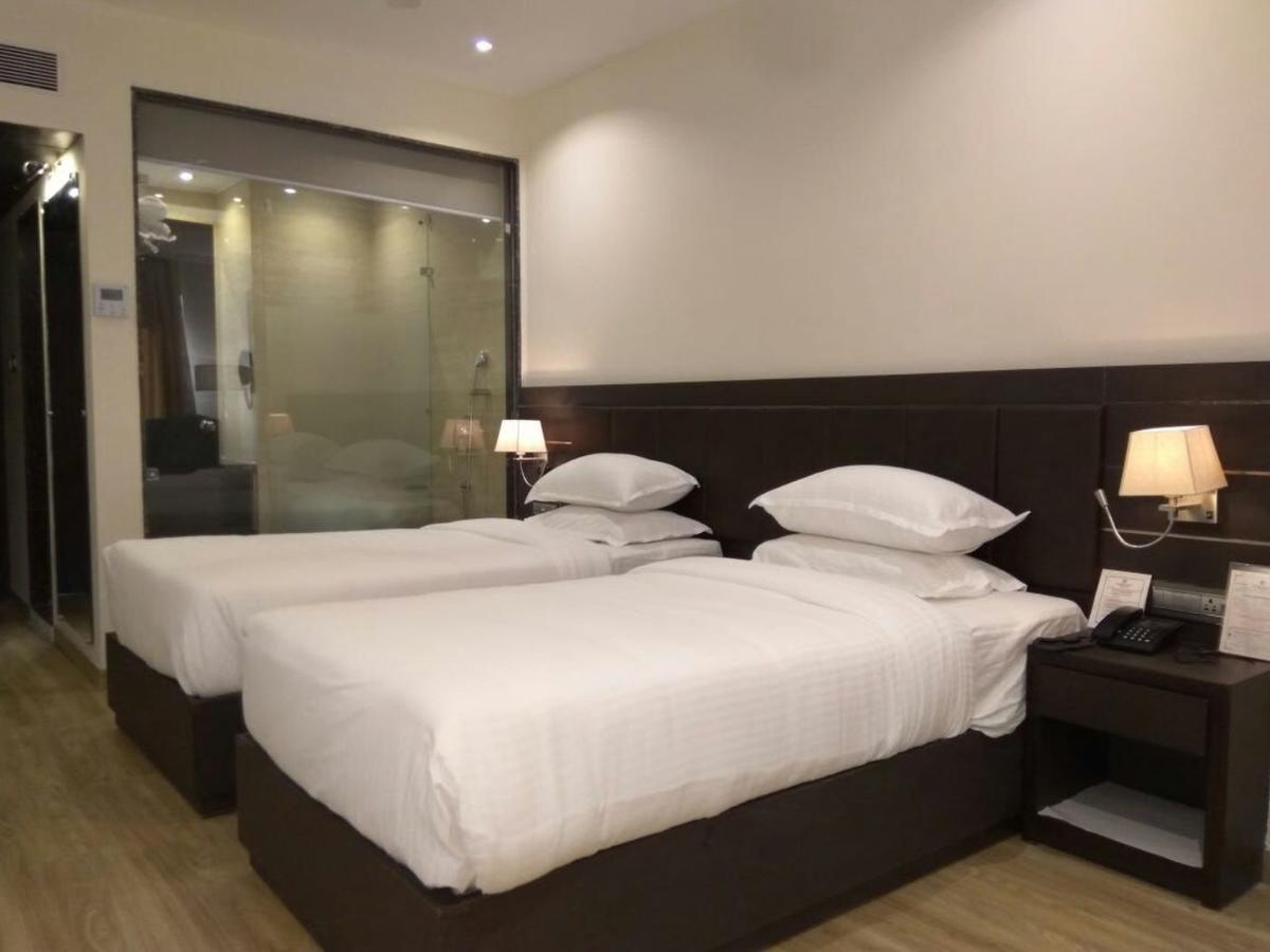 בהופאל Hotel Surendra Vilas מראה חיצוני תמונה