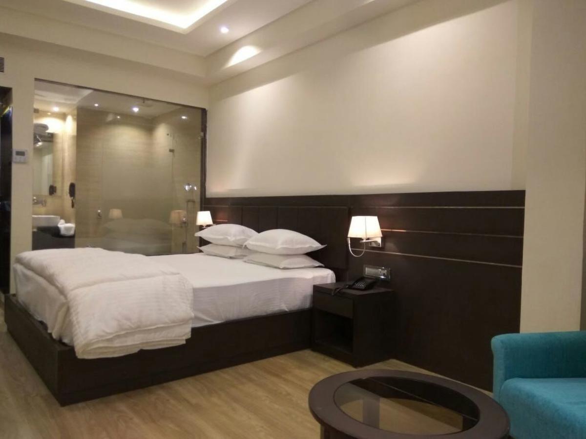 בהופאל Hotel Surendra Vilas מראה חיצוני תמונה