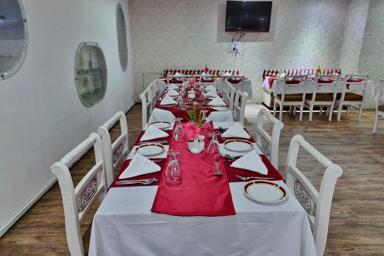 בהופאל Hotel Surendra Vilas מראה חיצוני תמונה